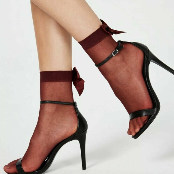 2 Pair of INC International Concepts Women’s Classy Wine Satin Bow Socks OSFM - Picture 3 of 4
